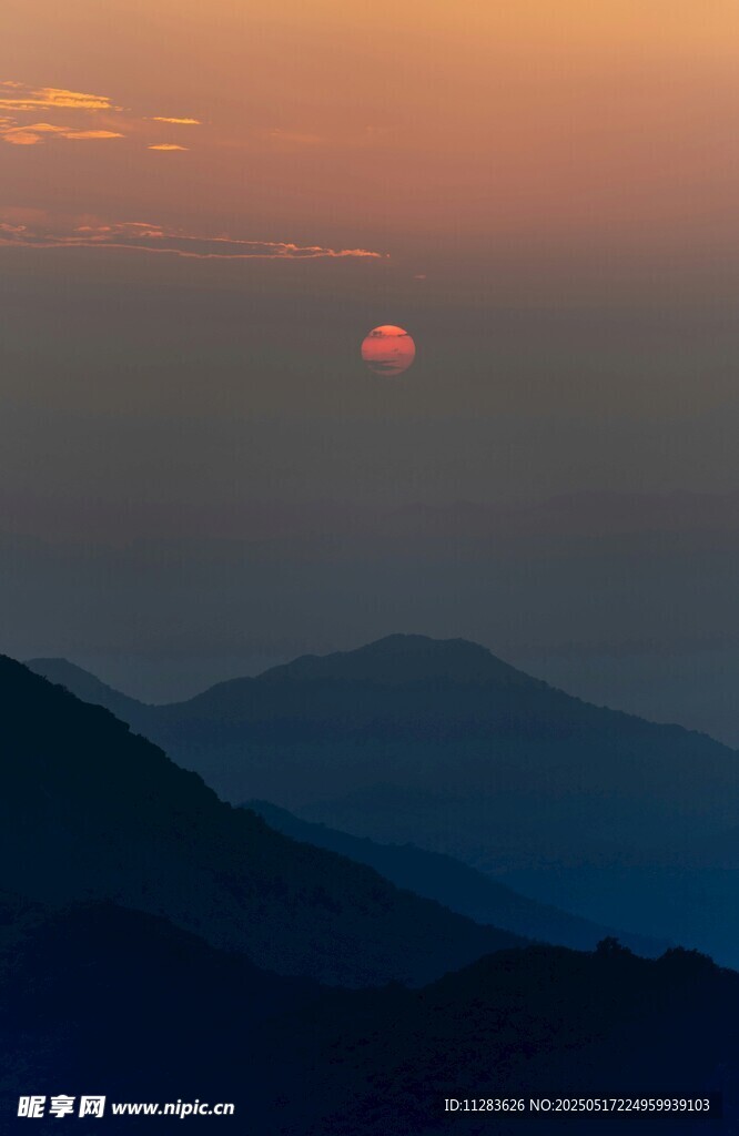 山间日落美景