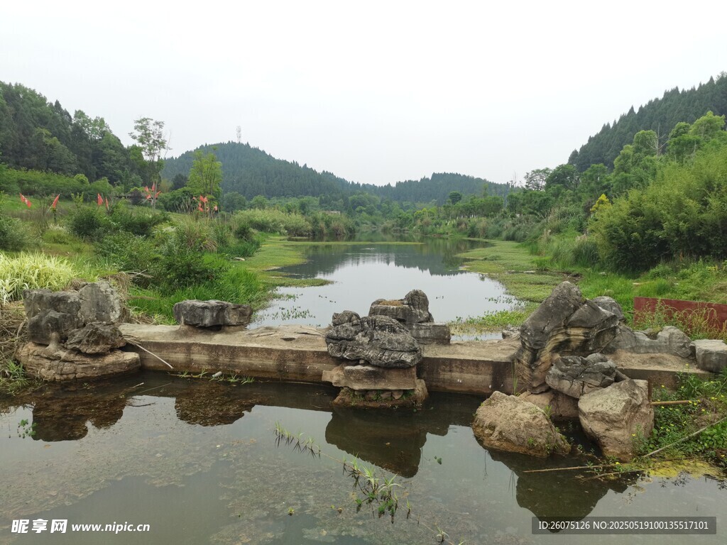 山间石桥