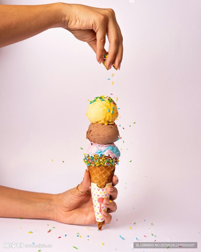 多彩冰淇淋堆叠创意展示