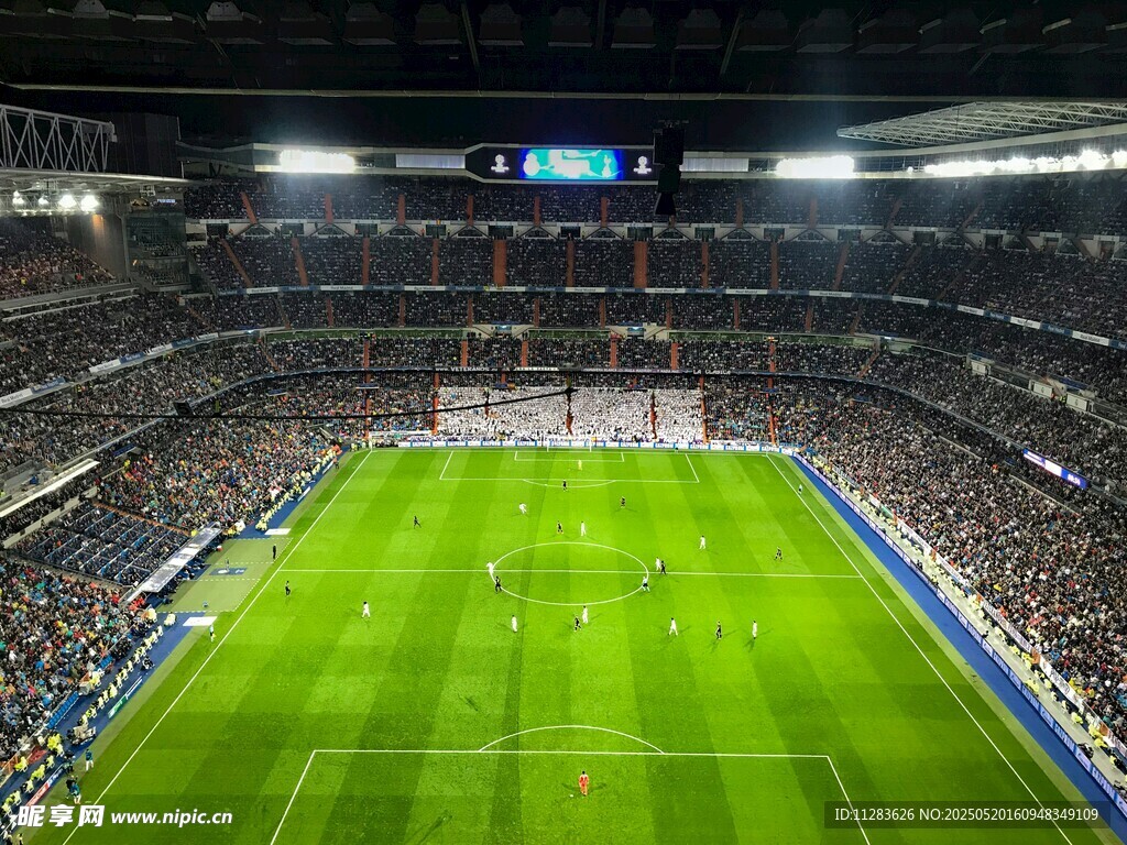 大型足球场座无虚席
