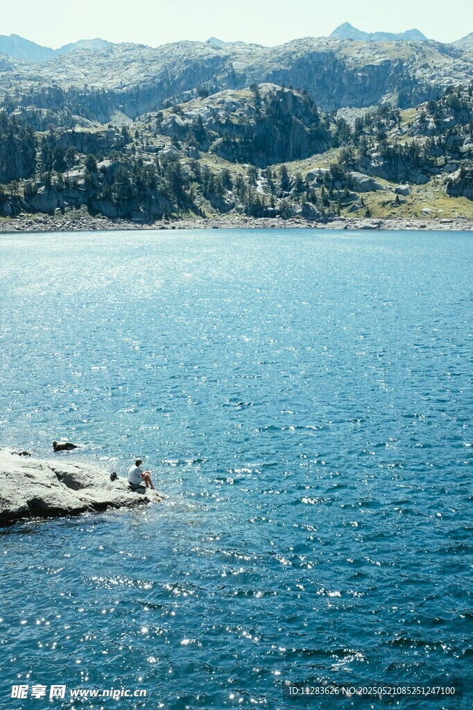 湖畔美景 静谧的水上风光