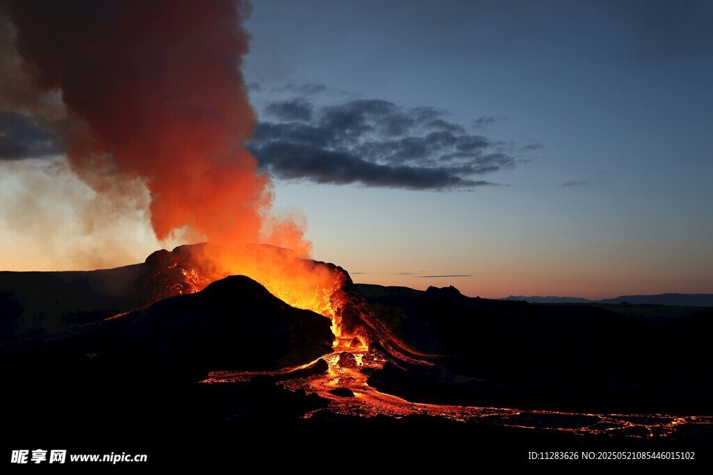 火山喷发的壮丽瞬间