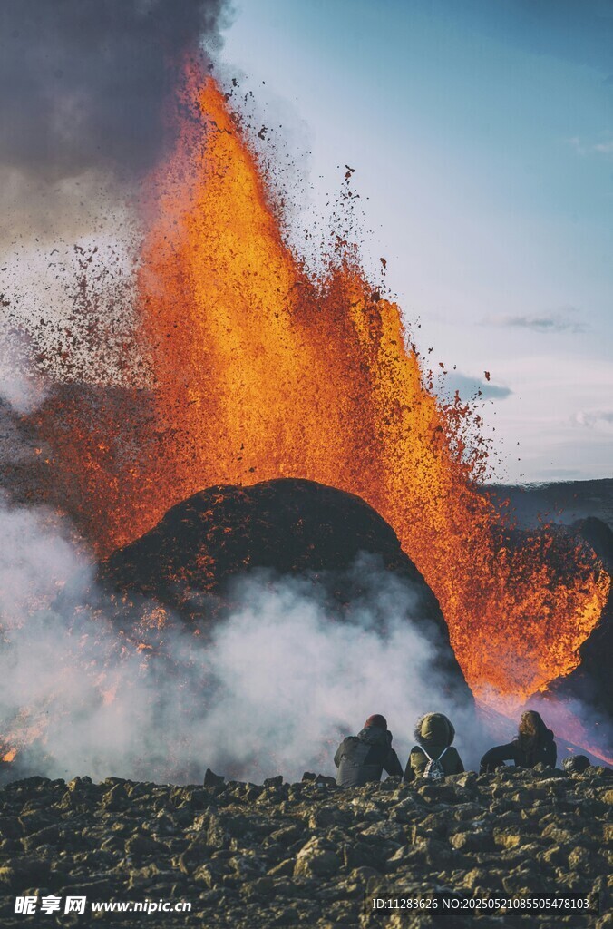 火山喷发壮观景象