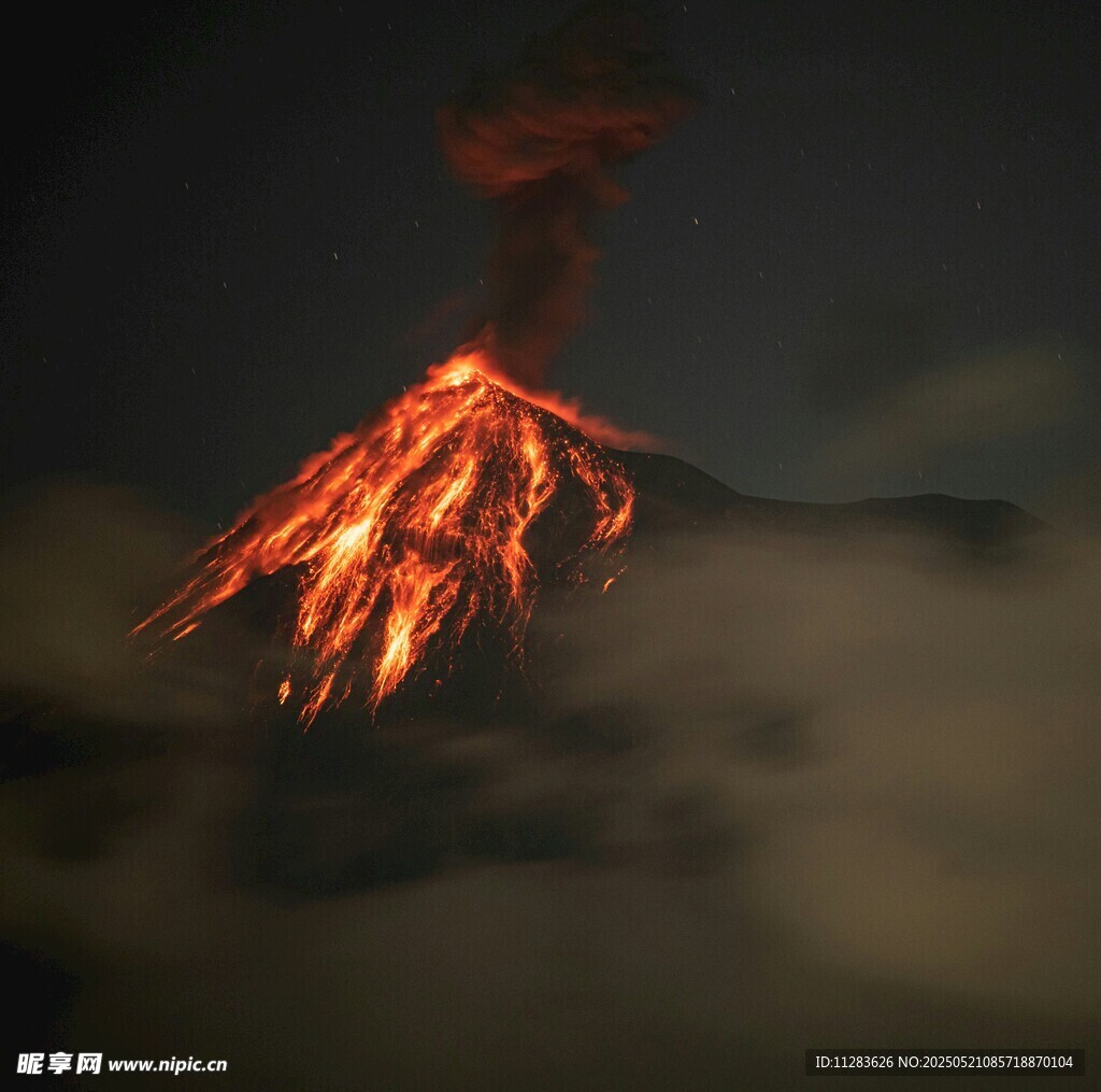 火山喷发瞬间壮丽景象