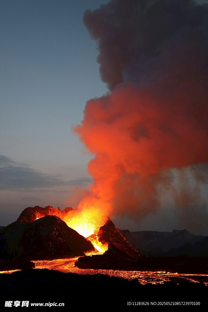 火山喷发壮丽景象