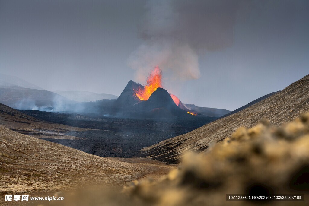 火山喷发壮丽景观