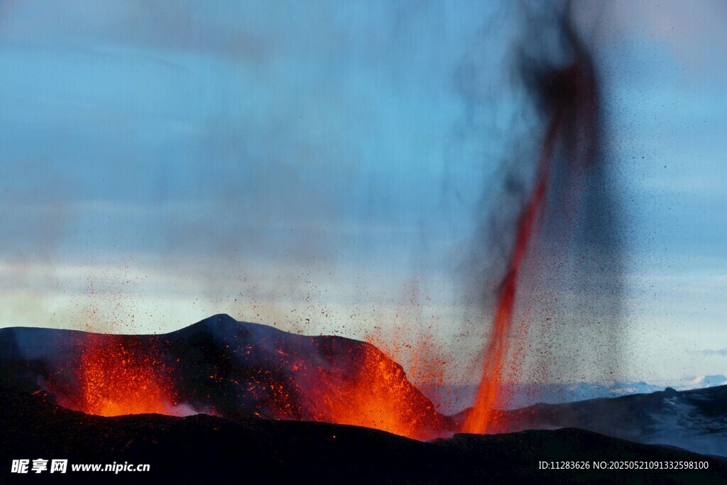 火山喷发壮观景象