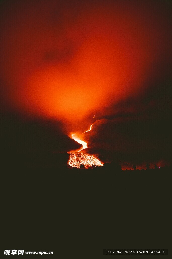 火山喷发瞬间壮丽景象
