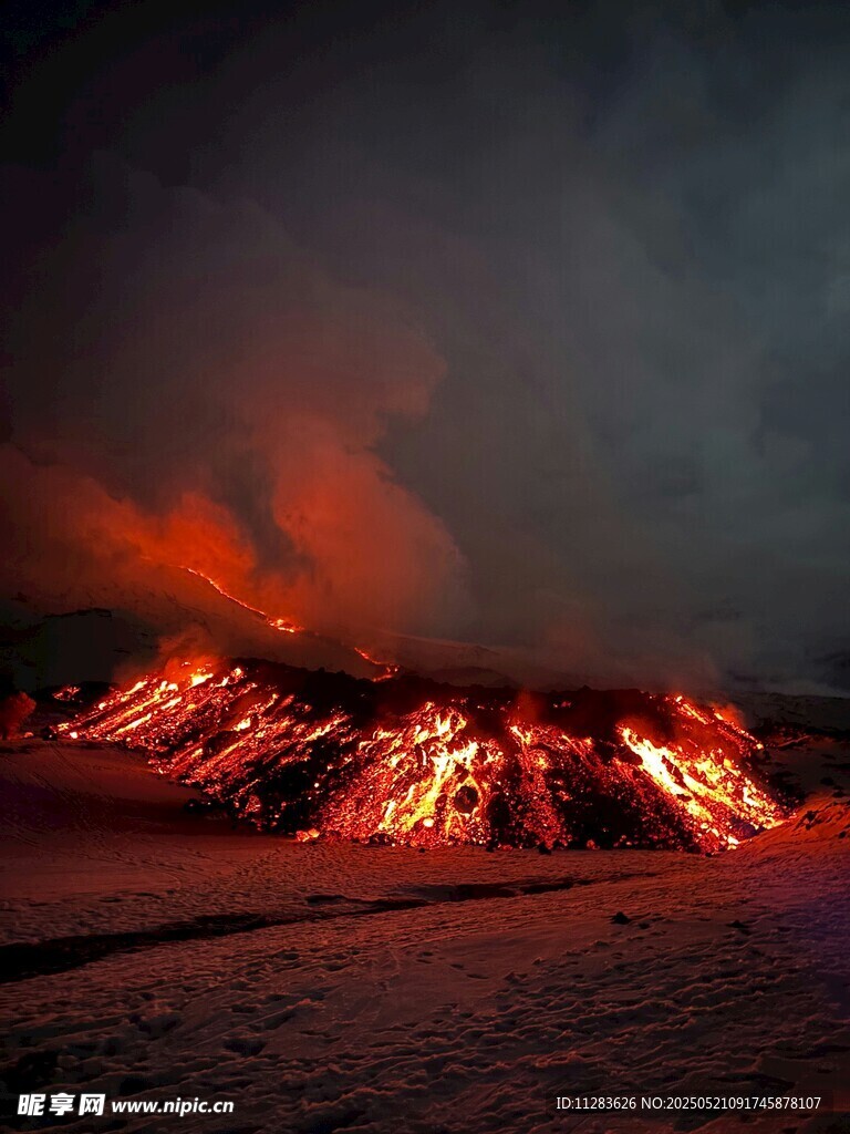 火山喷发的壮丽瞬间