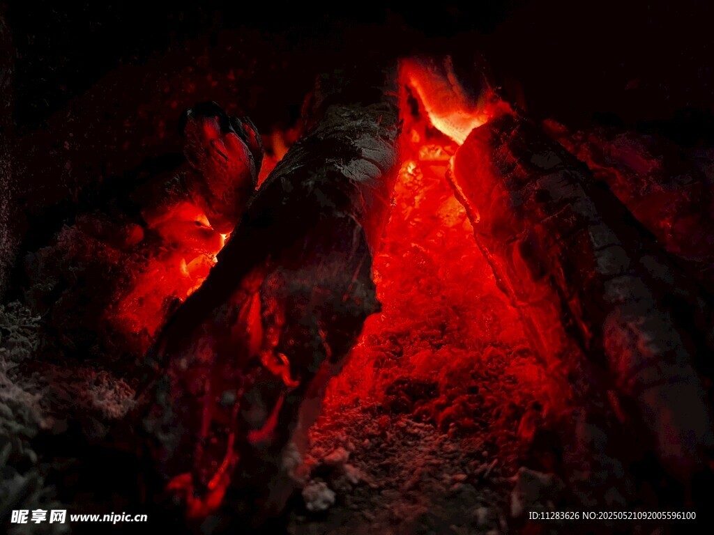 炽热火山内部熔岩景象