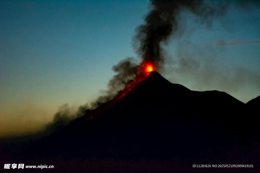 火山喷发的壮丽瞬间
