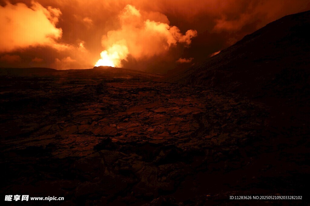 火山喷发的壮丽瞬间
