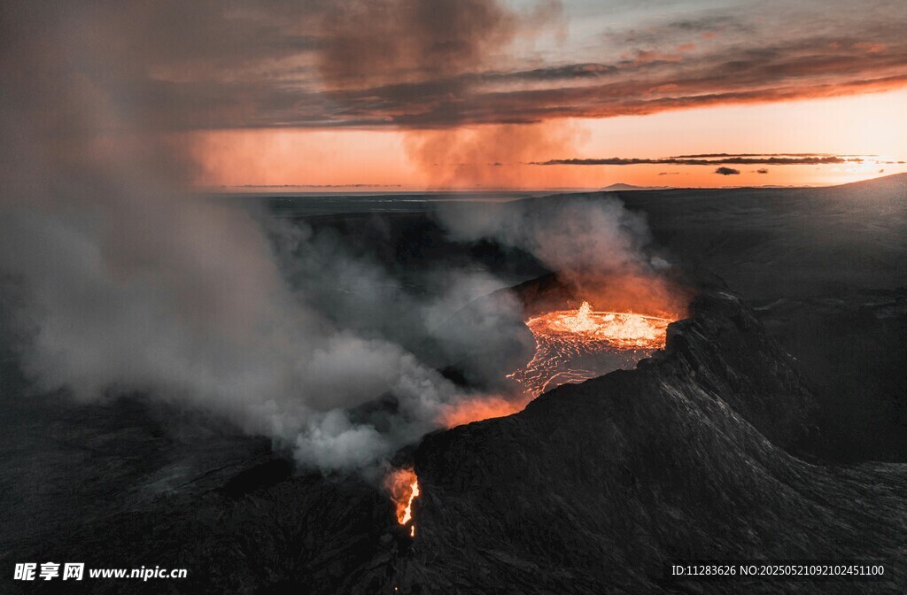 火山喷发壮丽景象