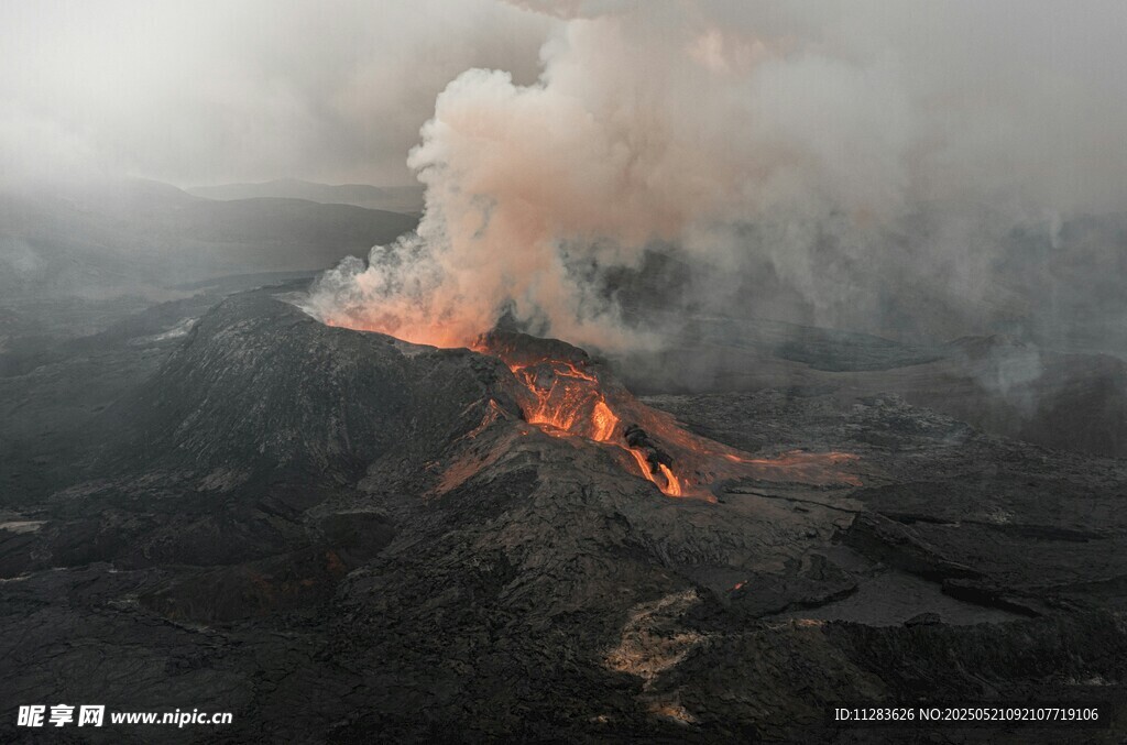 火山喷发壮观景象