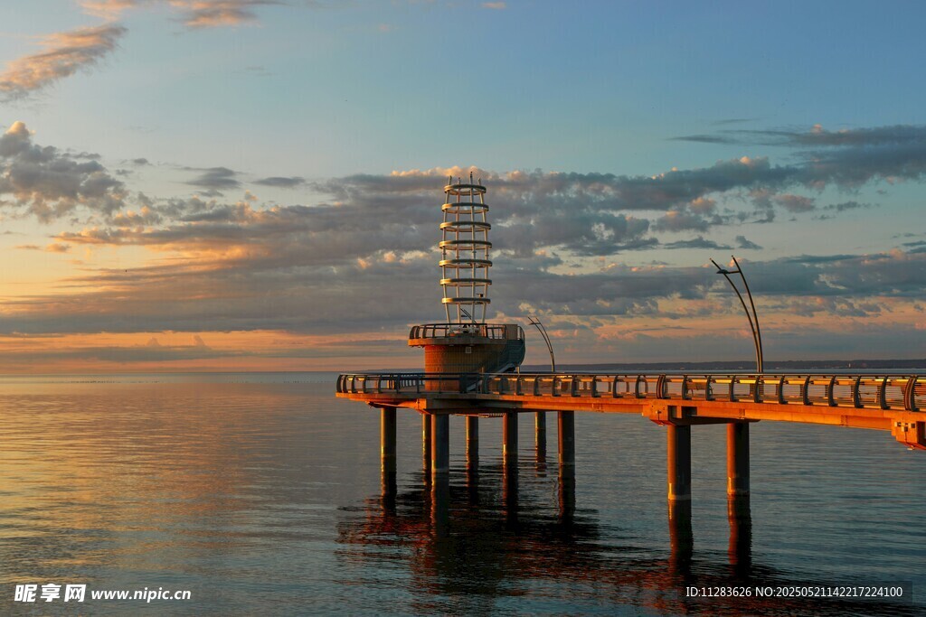 海上栈桥日落美景