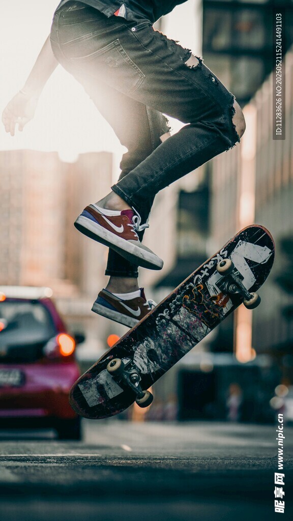街头滑板者酷炫空中动作