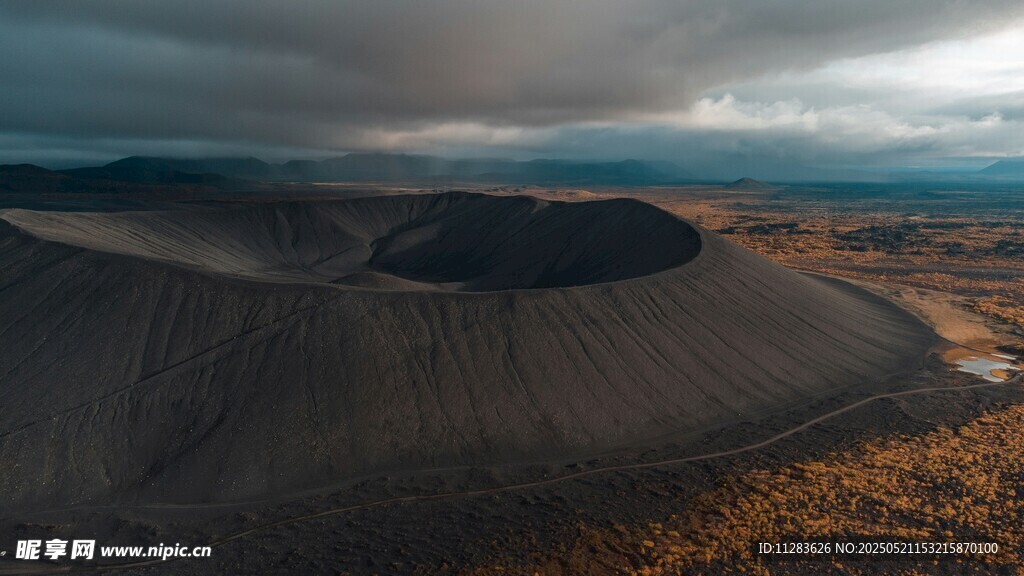 壮丽火山地貌景观