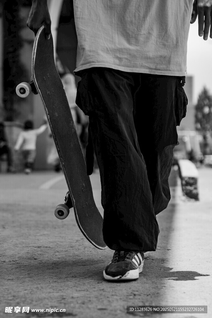 滑板者的酷炫街头瞬间