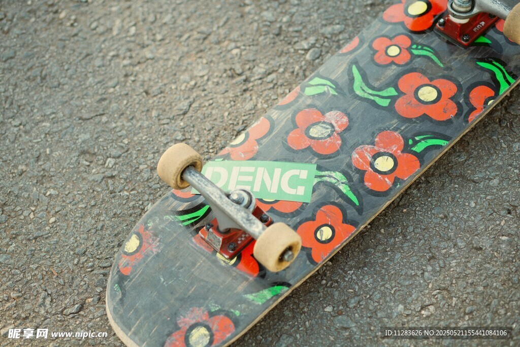 花卉图案滑板特写