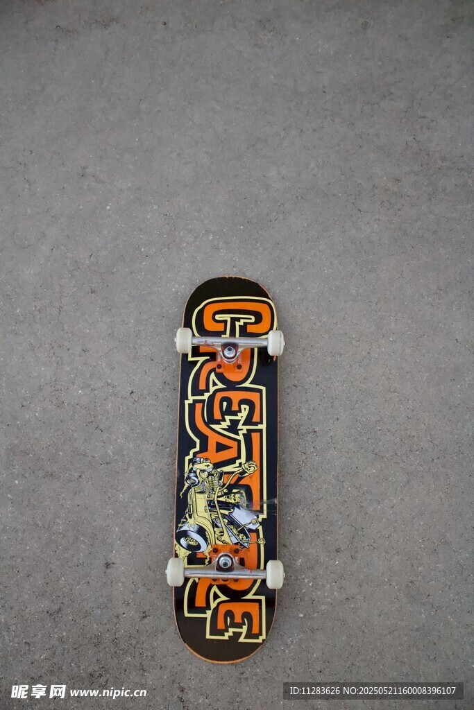 多彩图案滑板