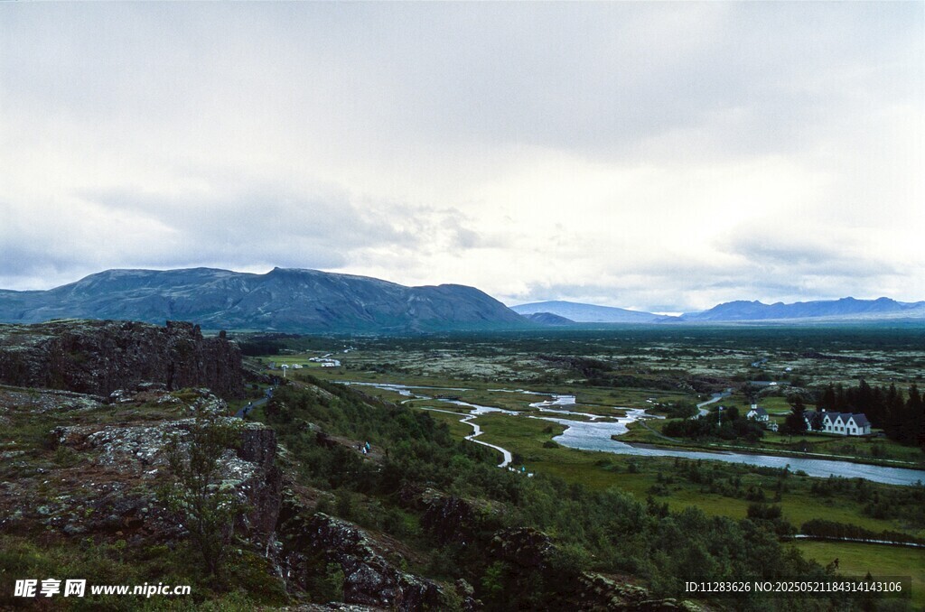山间河谷美景