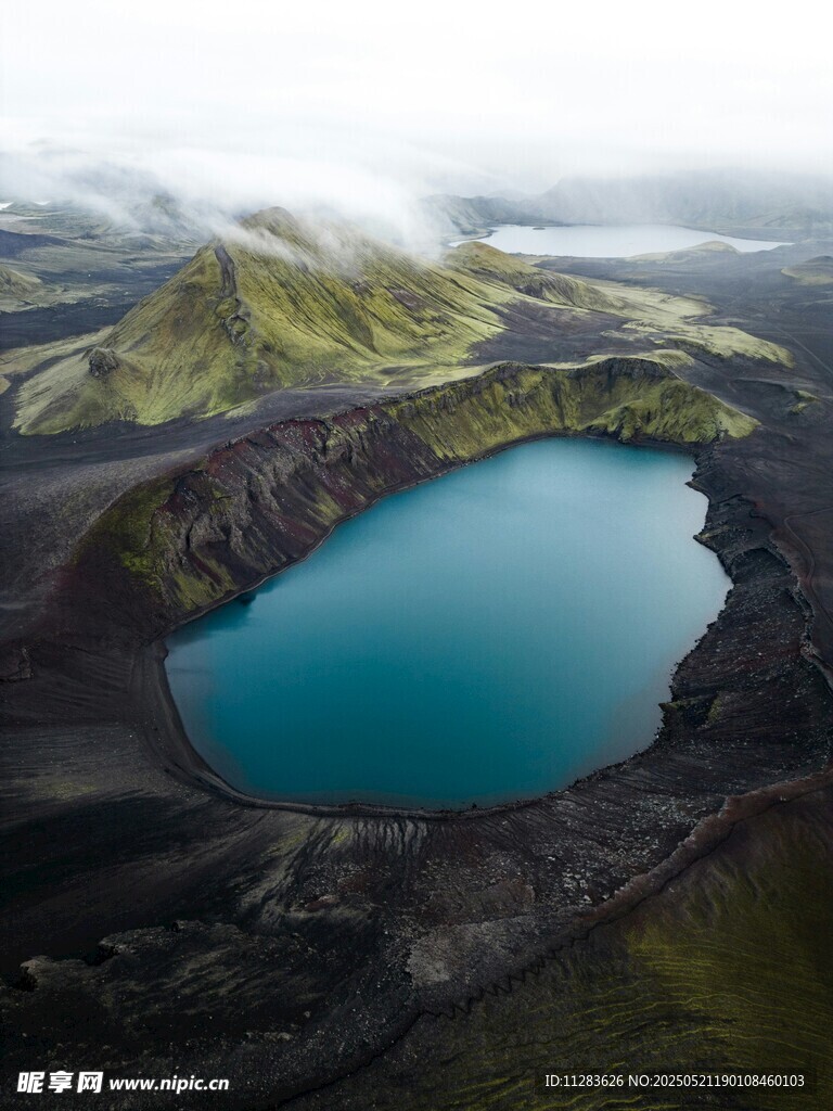 冰岛蓝湖火山景观