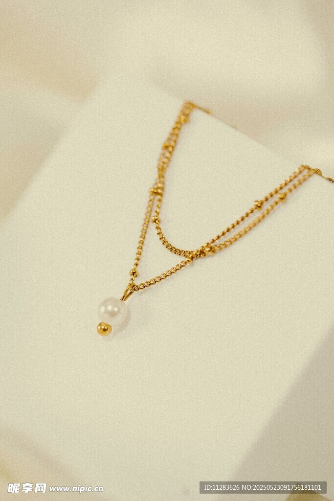 精致珍珠金项链展示
