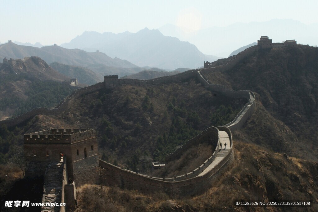 壮丽蜿蜒的雄伟长城景观