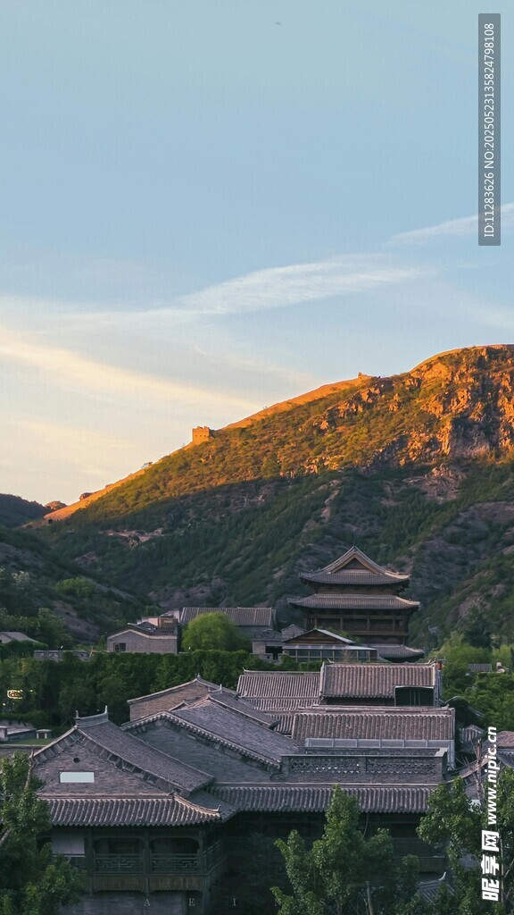 夕阳下的古建筑群