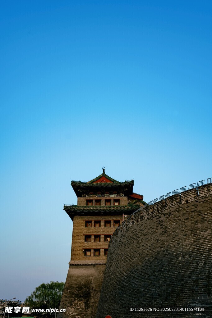 古老城墙与城楼的壮丽景致