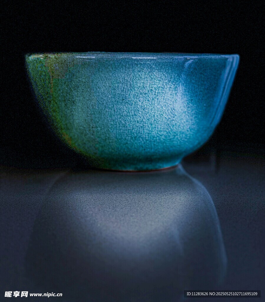蓝绿渐变陶瓷碗