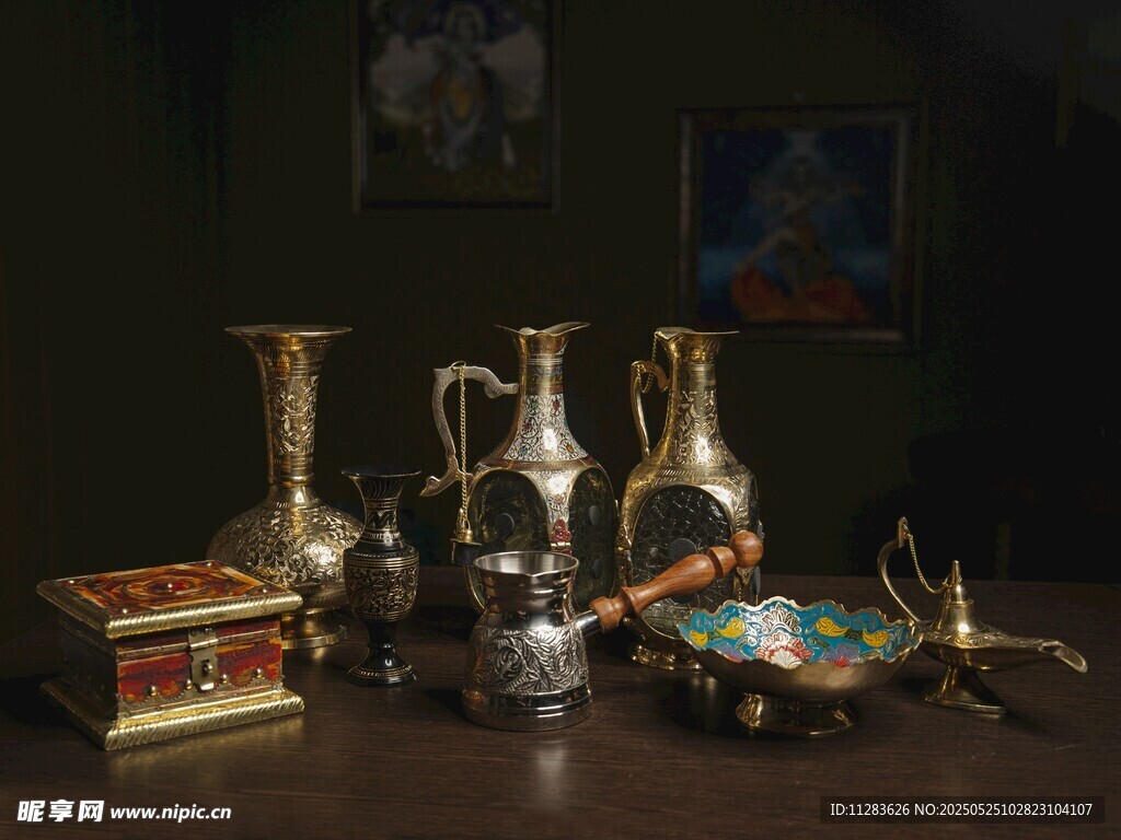 复古银器与精致摆件