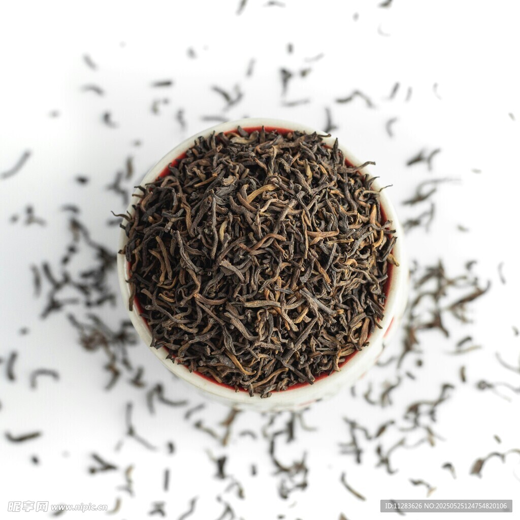 碗中散装茶叶特写