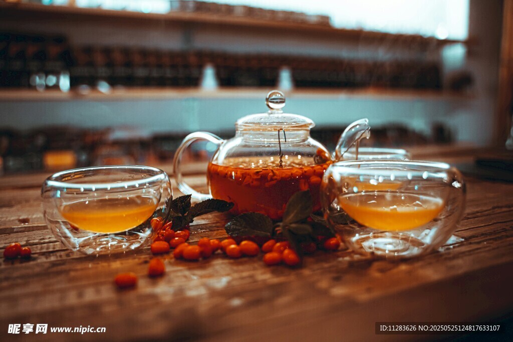 玻璃茶具中的养生花果茶