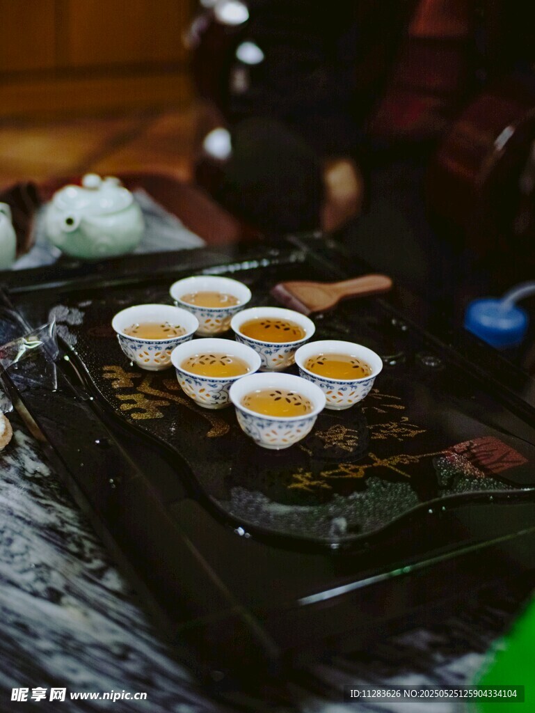 精致中式茶具与品茗杯