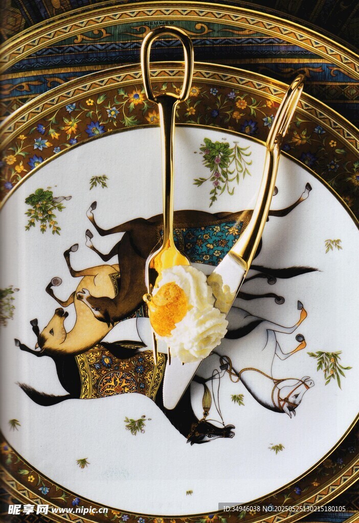 奢华餐具上的精美装饰图案