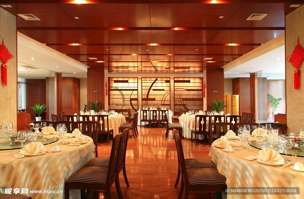 豪华宴会厅布置精美