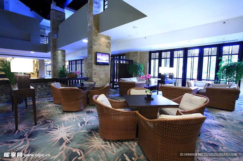 豪华酒店大堂舒适休息区