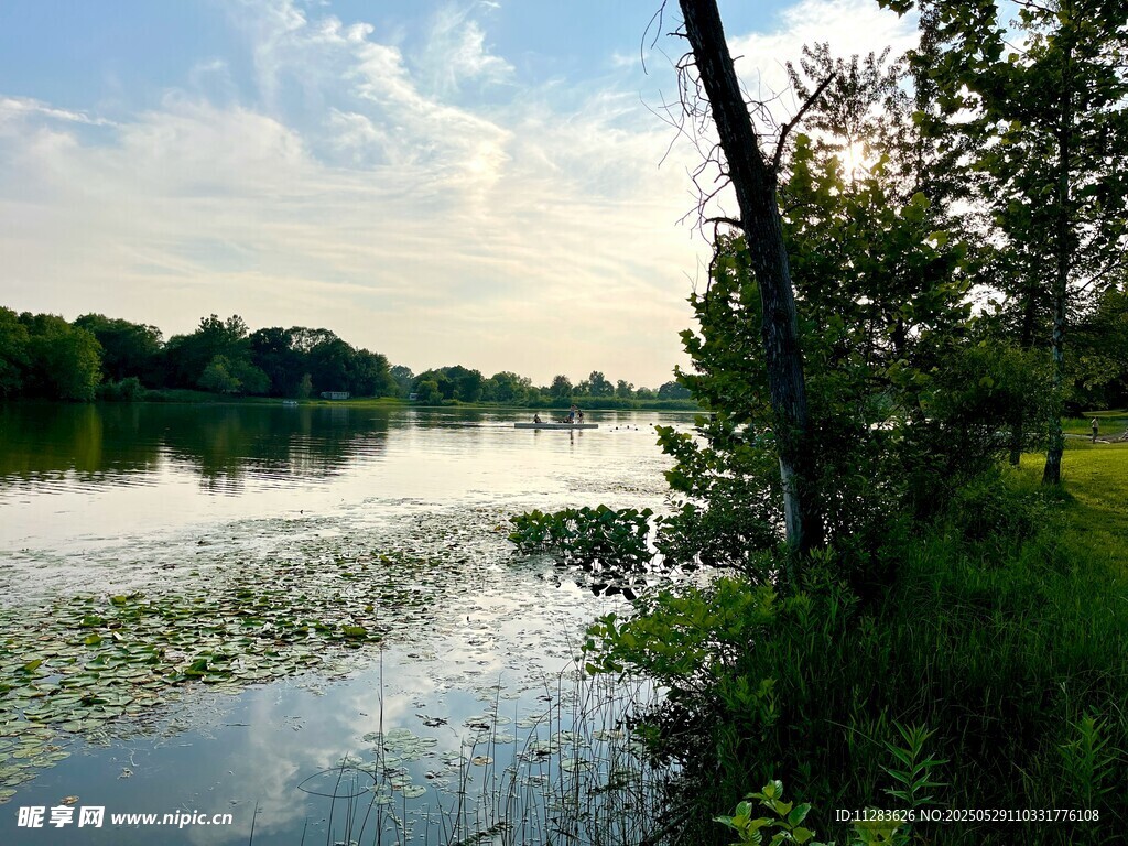 湖畔风光 宁静自然美景