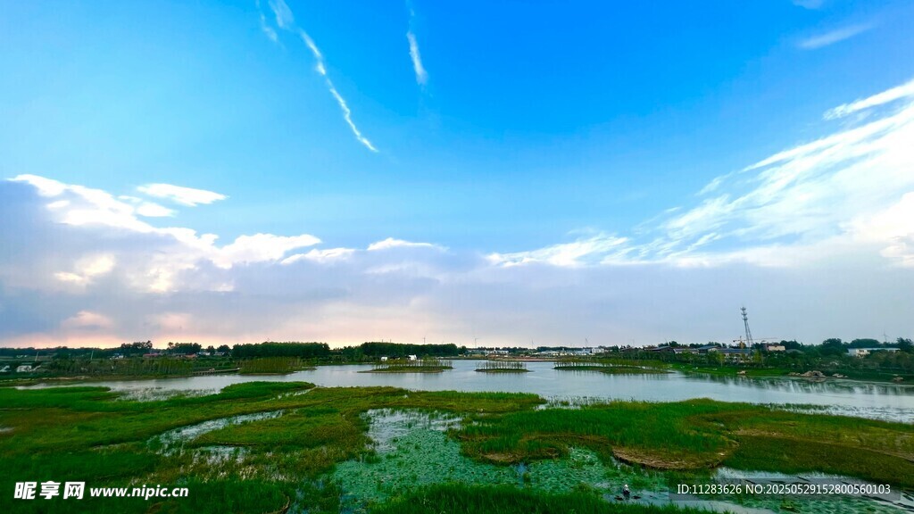 美丽河畔风光