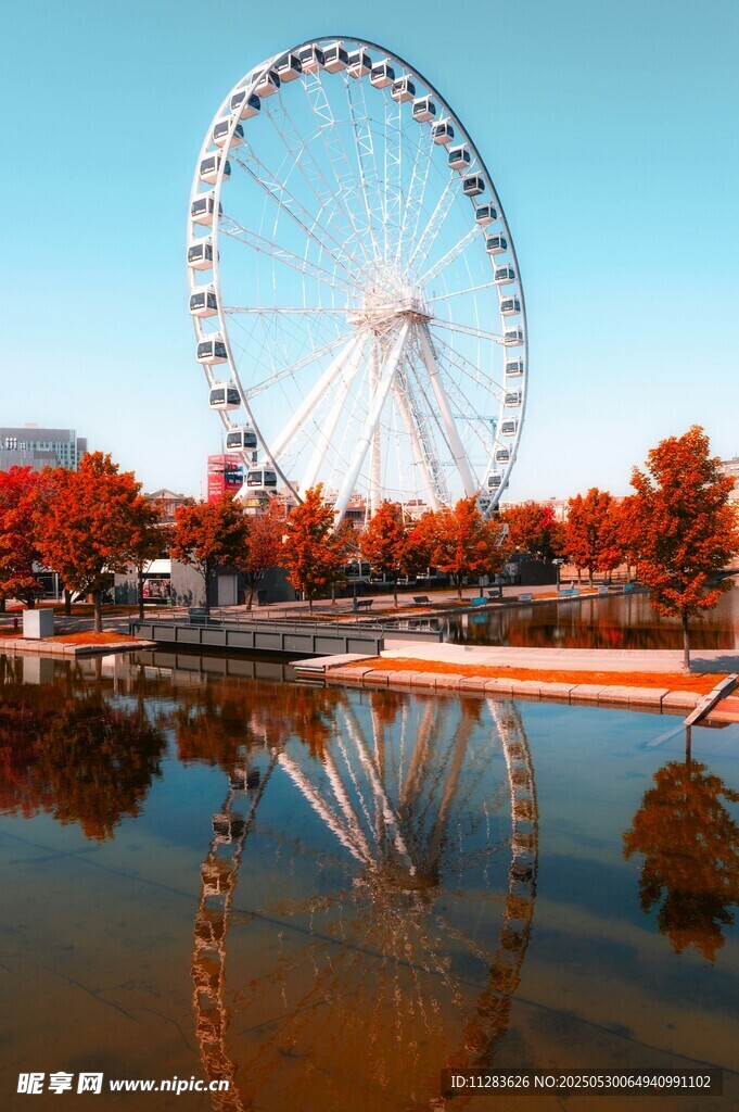 湖畔摩天轮与秋日美景