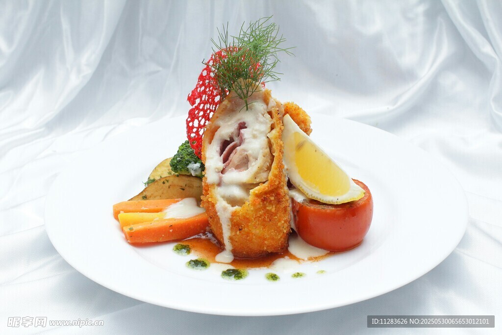 精致摆盘的美味海鲜料理