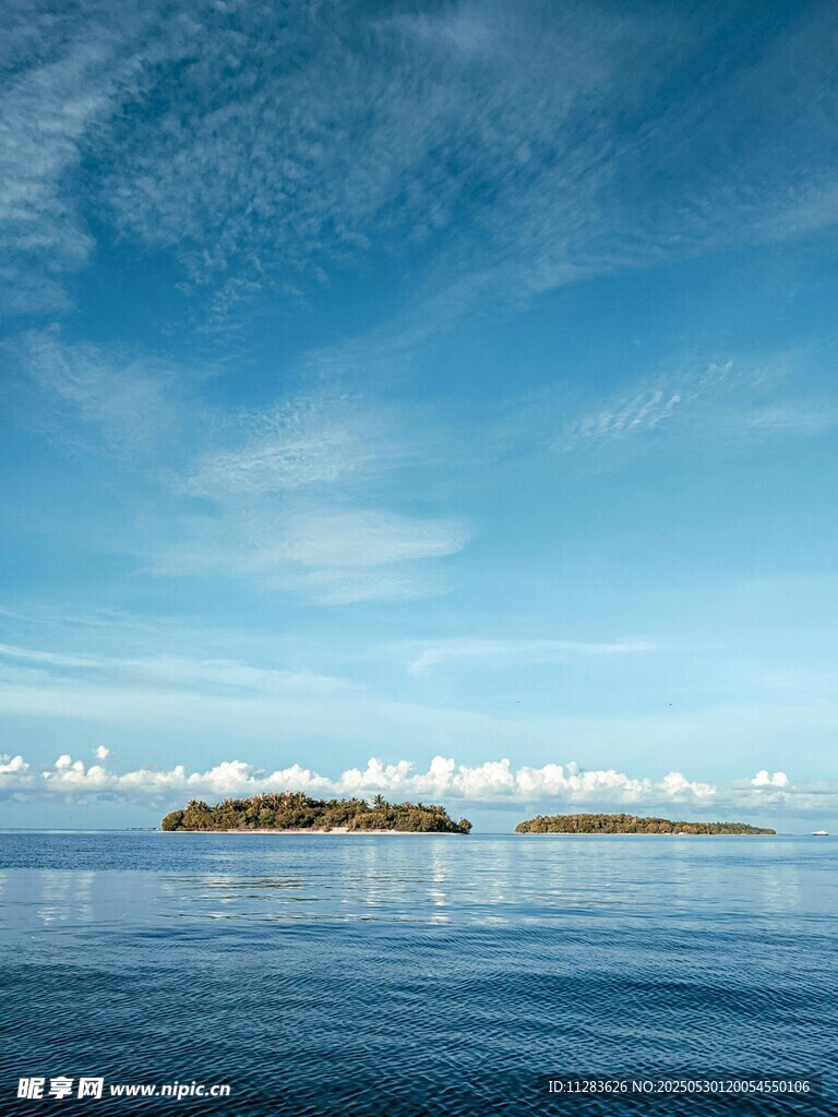 海上孤岛蓝天美景