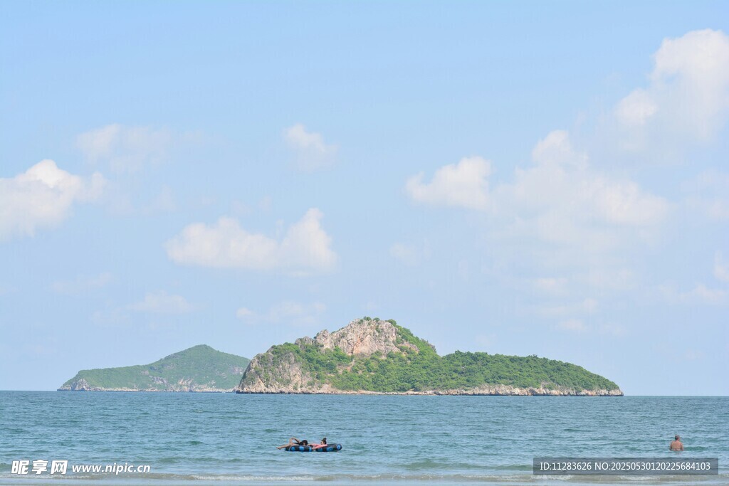 海上孤岛美景
