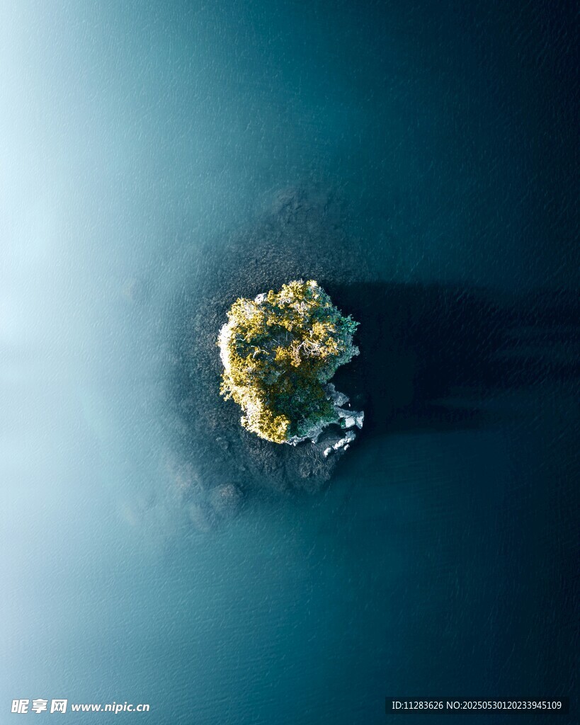 海上孤岛俯瞰图