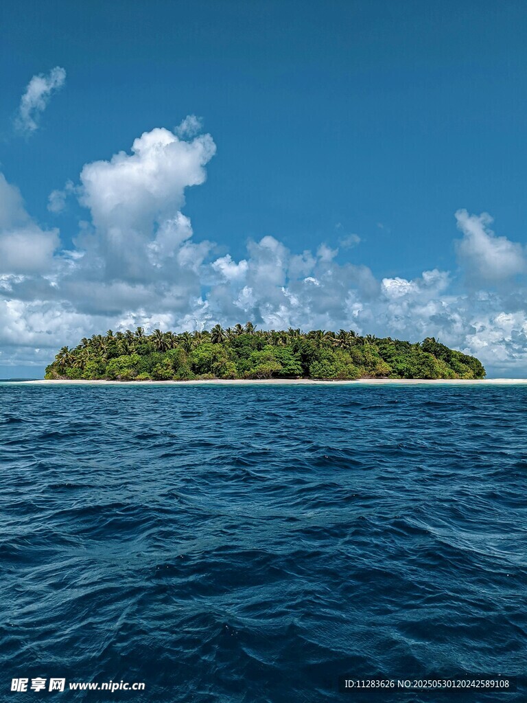 海上绿岛 蓝天碧波美景