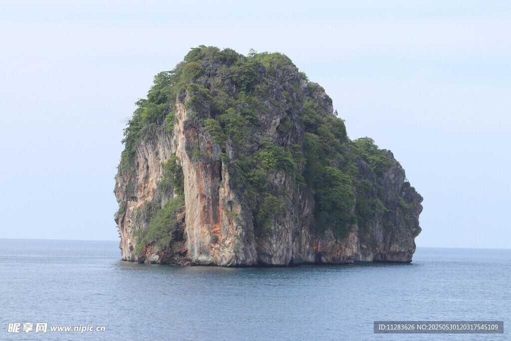 海中孤岩