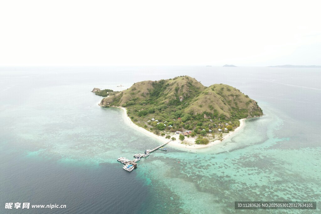 海上绿岛美景