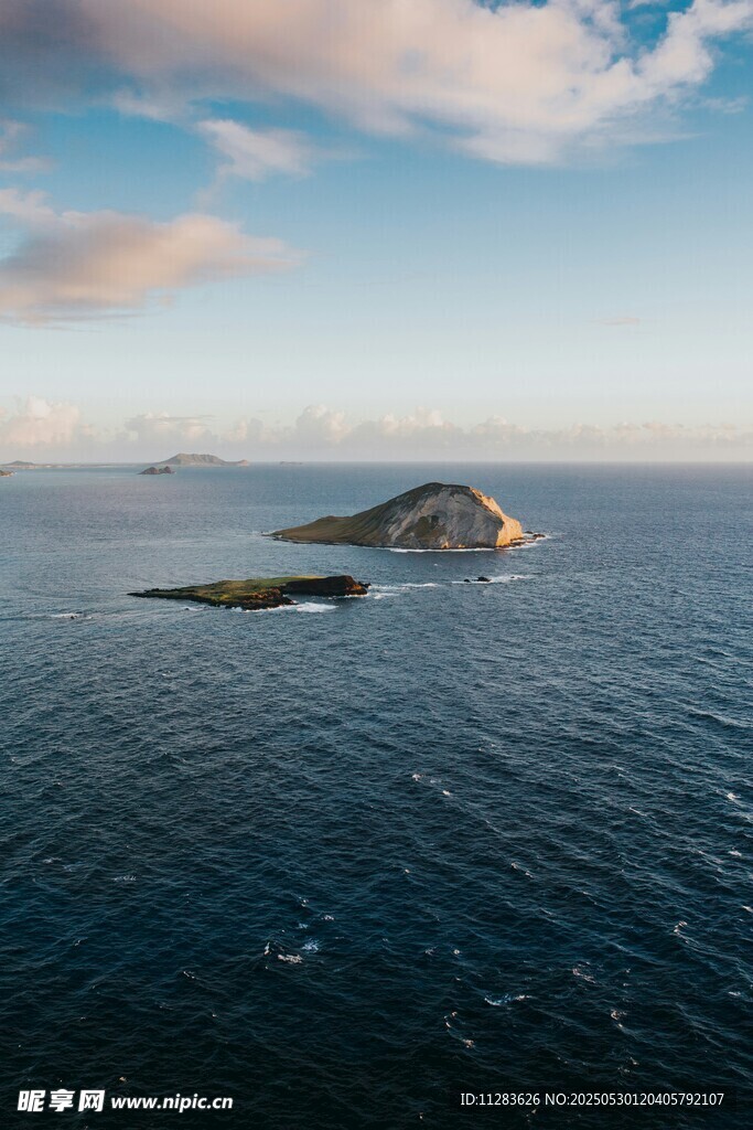 海上孤岛美景