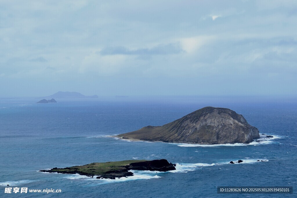 海上孤岛美景
